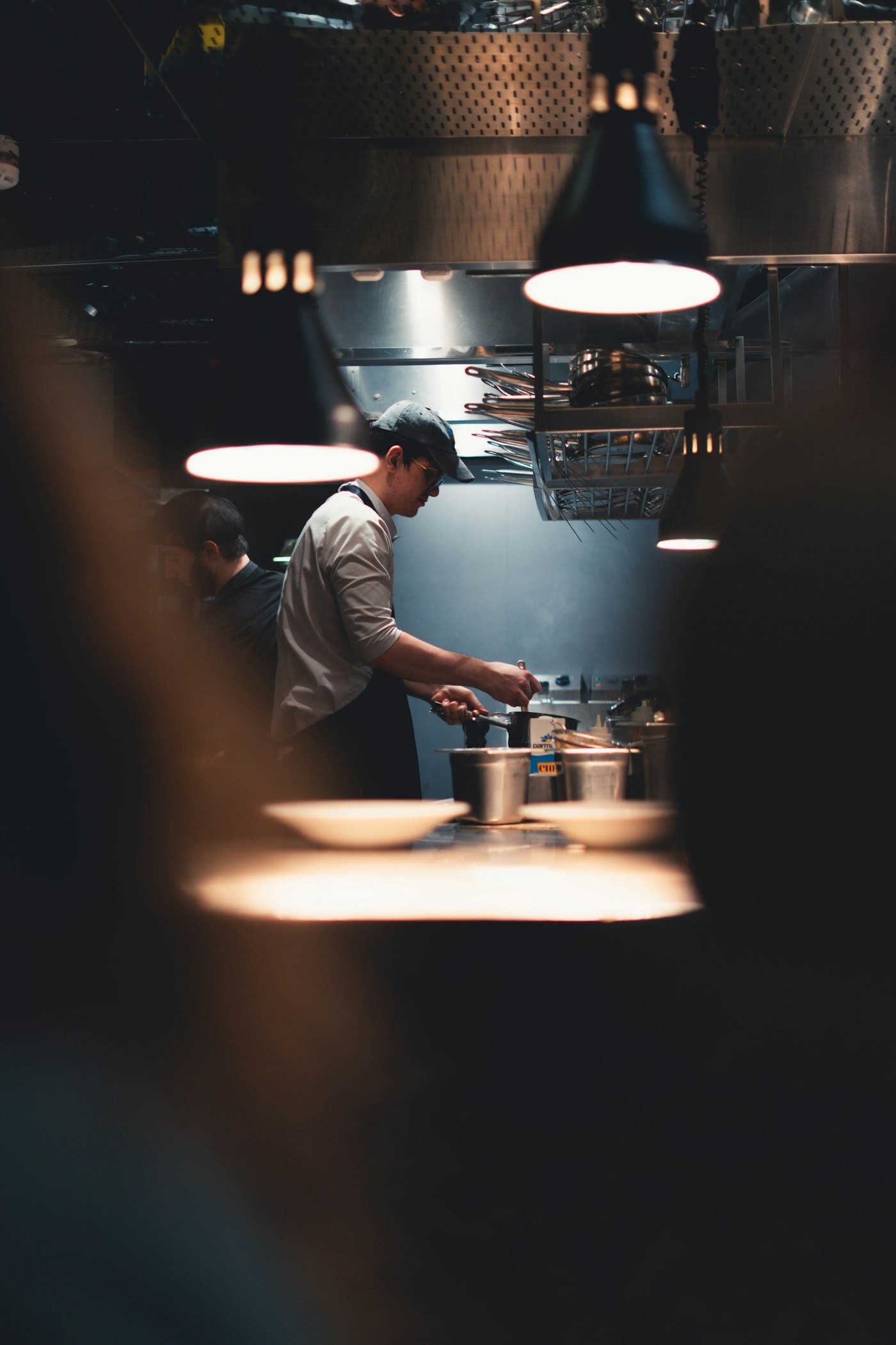 Chef en cuisine le soir